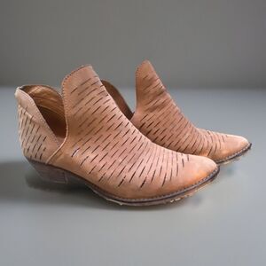 Steve Madden Arowe Tan Nubuck Leather Ankle Booties Women's Size 8M